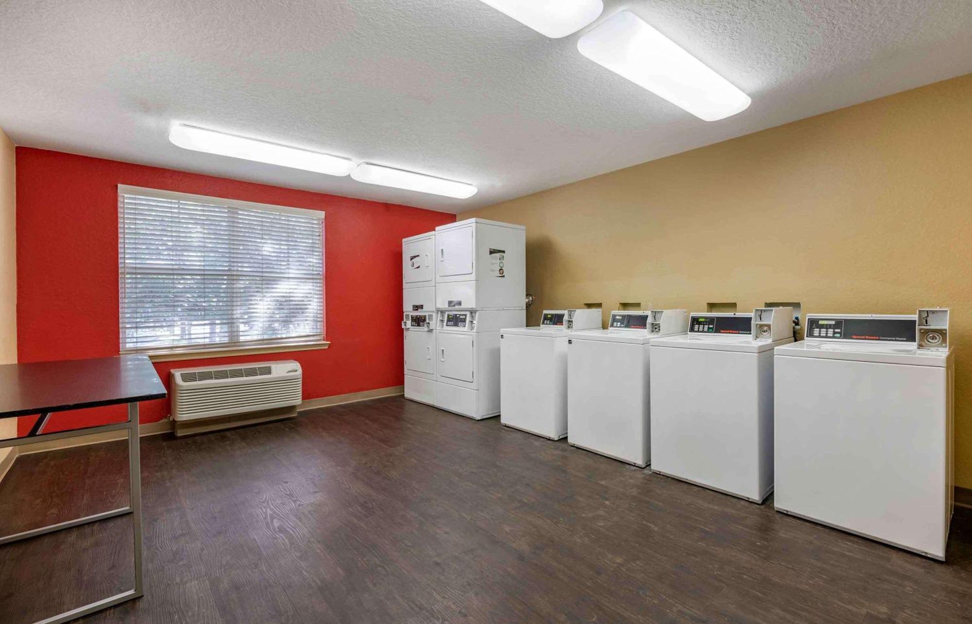 Extended Stay America Select Suites - Orlando - Maitland - Summit Tower Blvd Алтамонте-Спрингс Екстер'єр фото